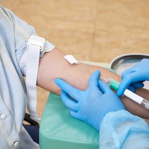 Rutinní krevní test odhalil rakovinu prostaty u asymptomatického 47letého muže